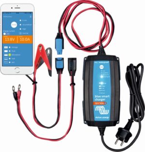 Victron Chytrá nabíječka baterií BlueSmart 12 V IP65 + DC konektor 15 A