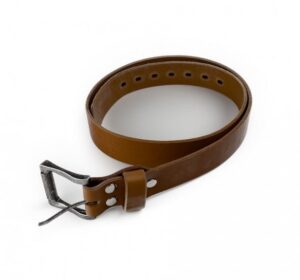 JUBÖ Nýtovaný kožený opasek Bushcraft - světle hnědý - stříbrná spona Varianta: Obvod pasu 92-107 cm